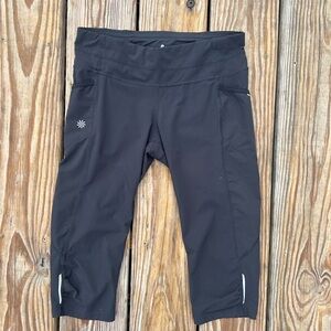 ATHLETA Womens Size S Black Capri Leggings | Be Free Knicker Pockets Zip Pockets